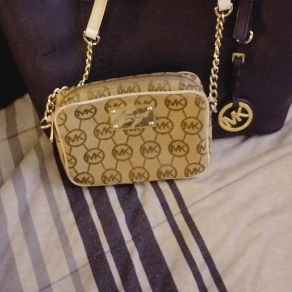 Michael kors purse - Picture 7 of 7